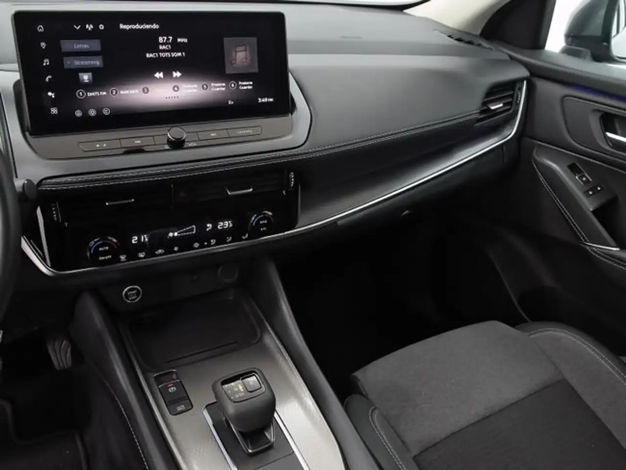 Nissan Qashqai DIG-T 116kW CVT N-Connecta — Vehicle gallery 11