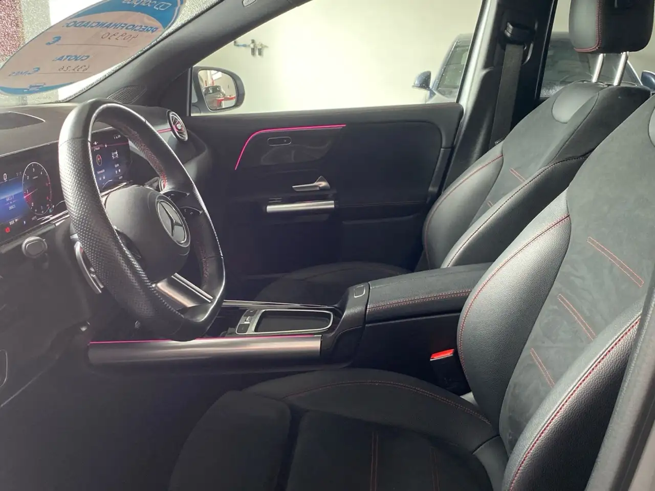 Mercedes-Benz GLA 200 D 4MATIC — Galería del vehículo 23