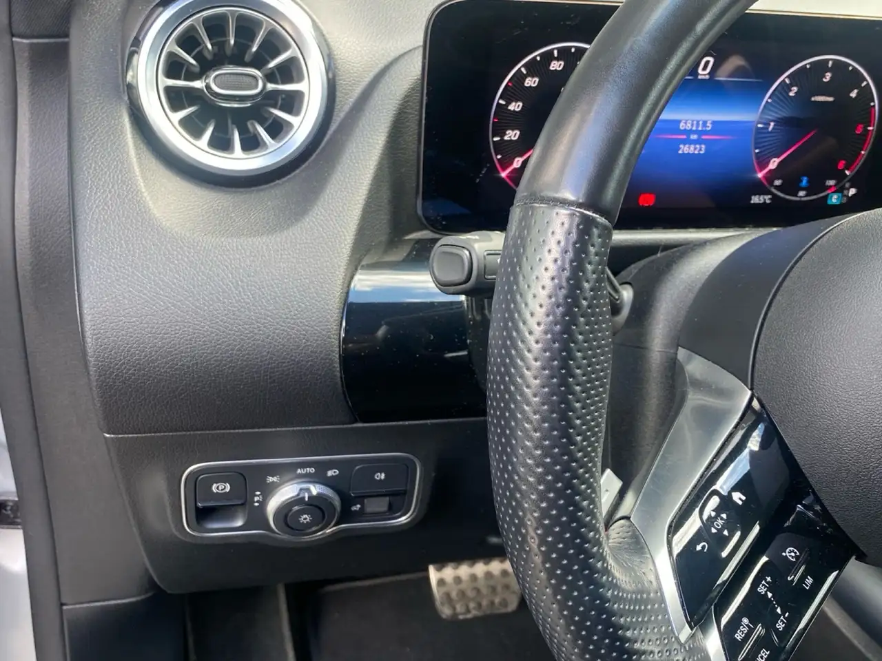Mercedes-Benz GLA 200 D 4MATIC — Galería del vehículo 18