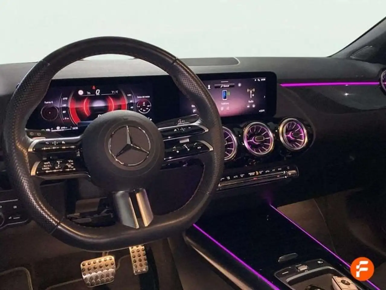 Mercedes-Benz GLA 200 — معرض صور السيارة 10