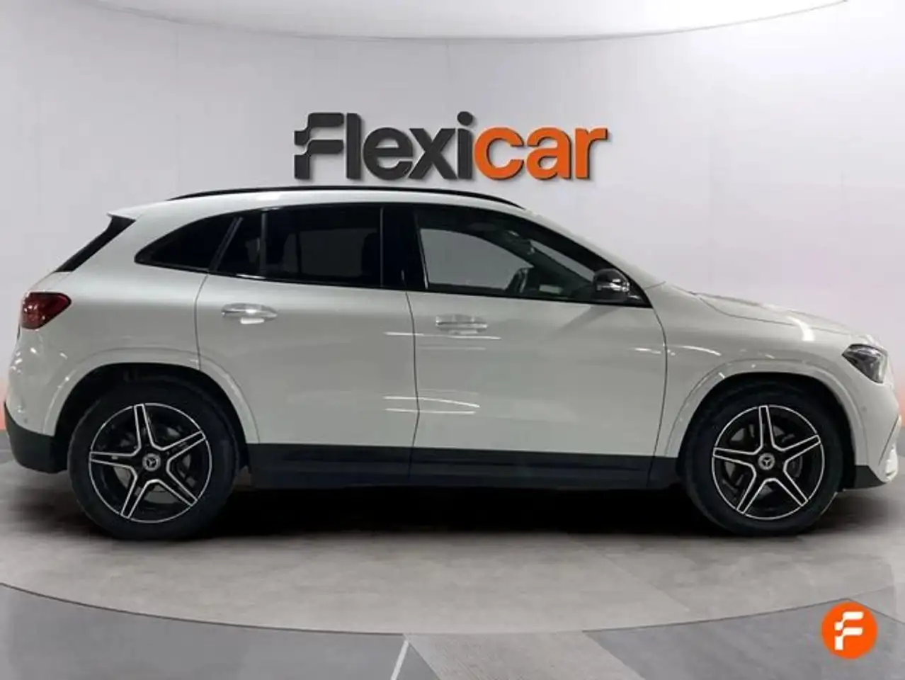 Mercedes-Benz GLA 200 — معرض صور السيارة 9