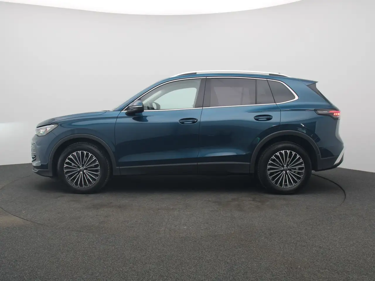 Volkswagen Tiguan Elegance 1.5eTSI DSG/ Pano, HDMatrix, AHK — Galerie du véhicule 5