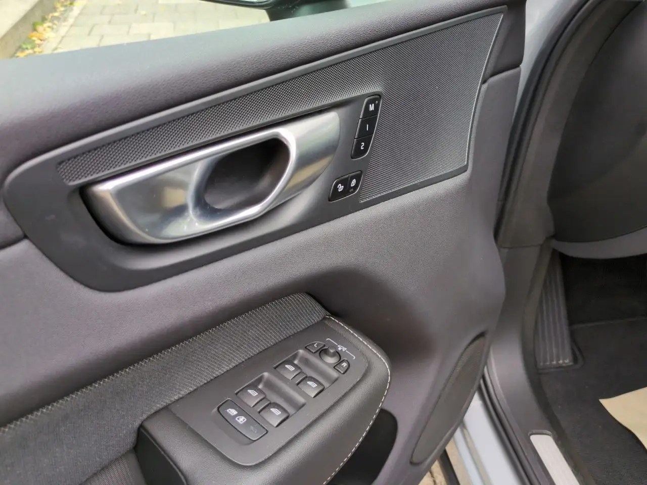Volvo XC60 B4 (Benzin) Plus Dark 2WD - ACC/360° Navi — معرض صور السيارة 10