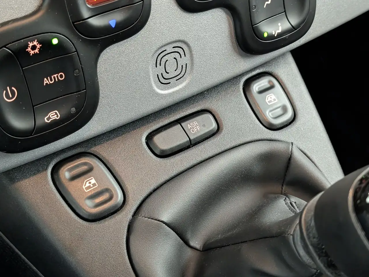 Fiat Panda 1.0 MHEV Garmin AHK — Galería del vehículo 19