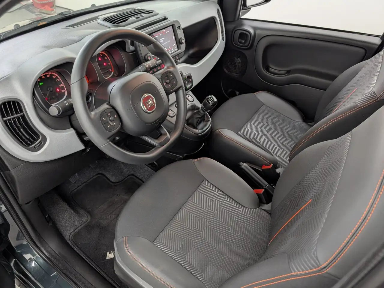 Fiat Panda 1.0 MHEV Garmin AHK — Galería del vehículo 30