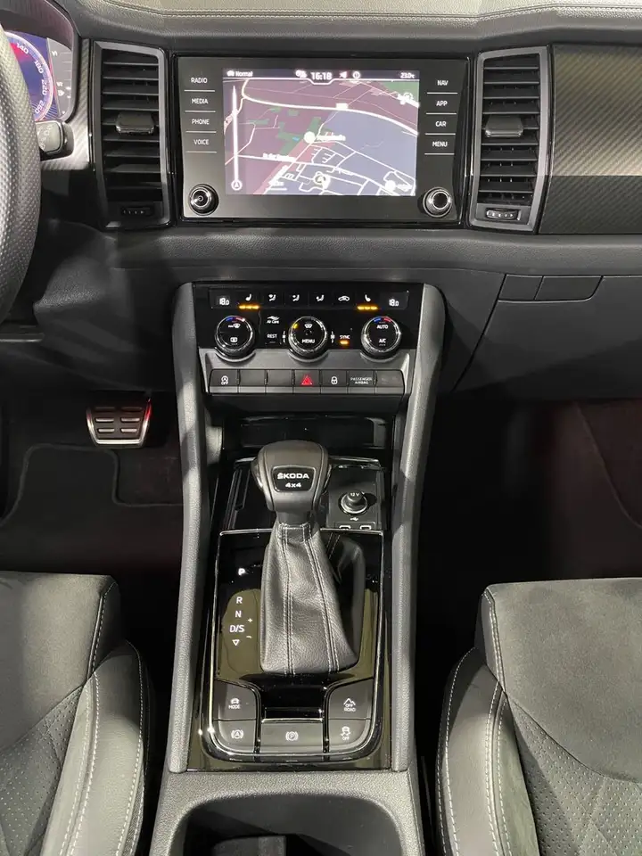 Skoda Kodiaq SPORTLINE+4x4+AHK+SHZ+KAMERA+MATRIX LED+GARANTI — Galería del vehículo 28
