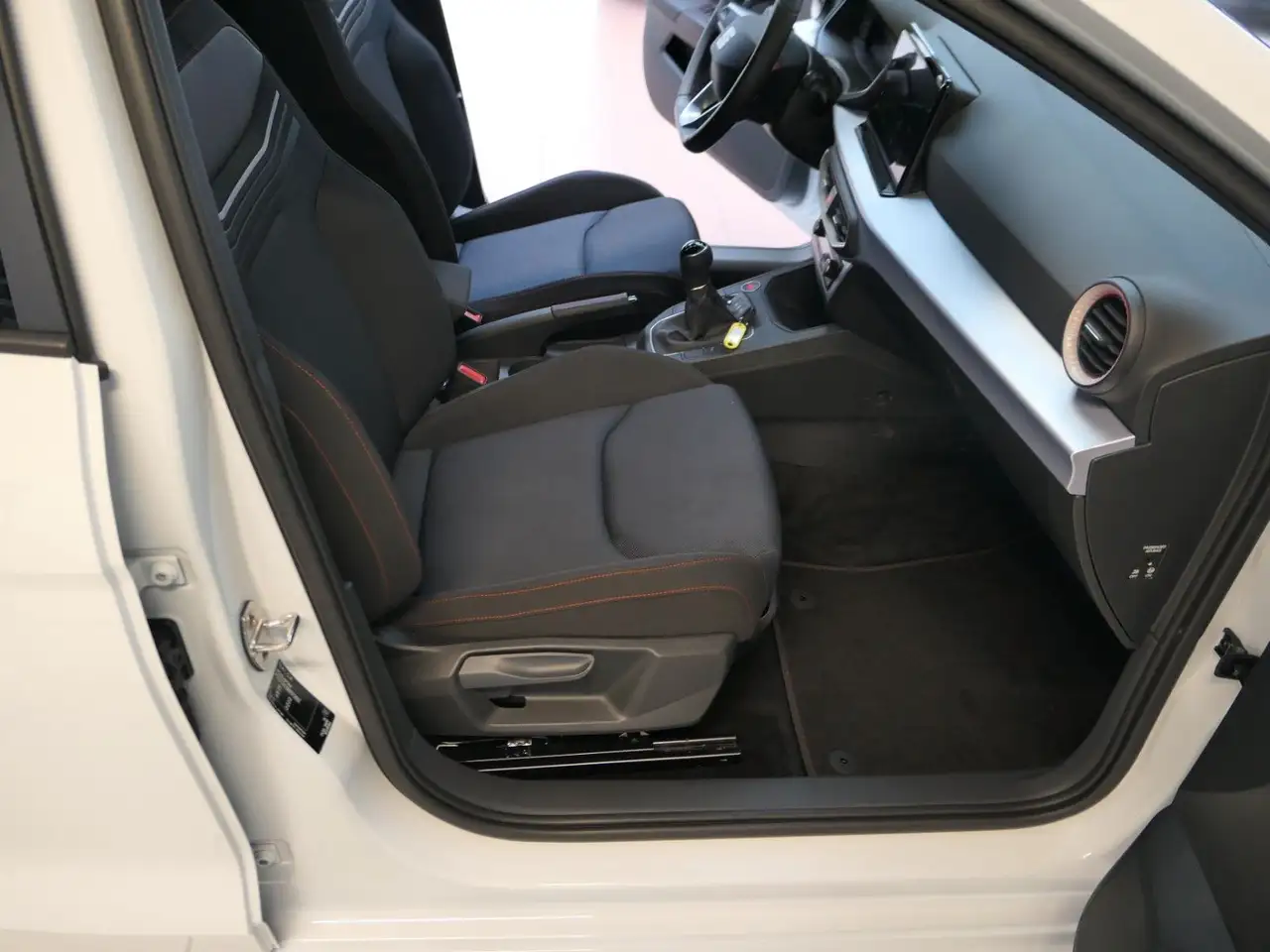 SEAT Ibiza FR-Line*Navi*LM*dig.Cockpit*Rückfahrkamera — معرض صور السيارة 9