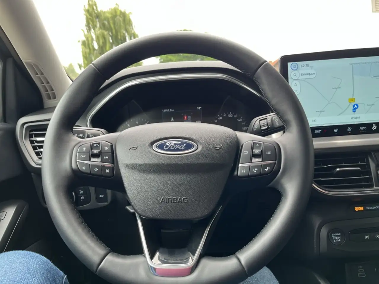 Ford Focus Turnier Titanium 1.0 EcoBoost MHEV EU6e Navi LED A — Galería del vehículo 12