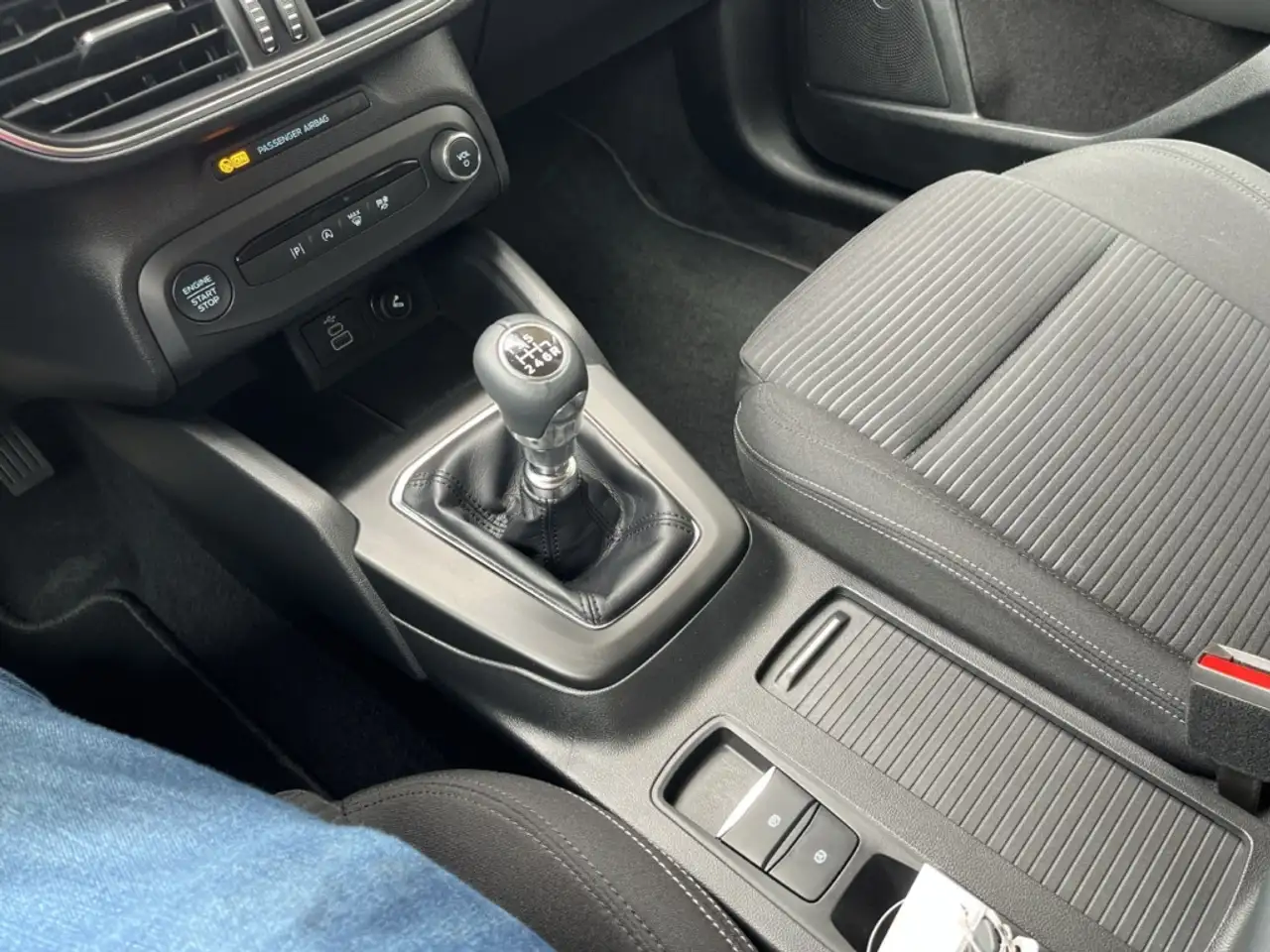 Ford Focus Turnier Titanium 1.0 EcoBoost MHEV EU6e Navi LED A — Galería del vehículo 15