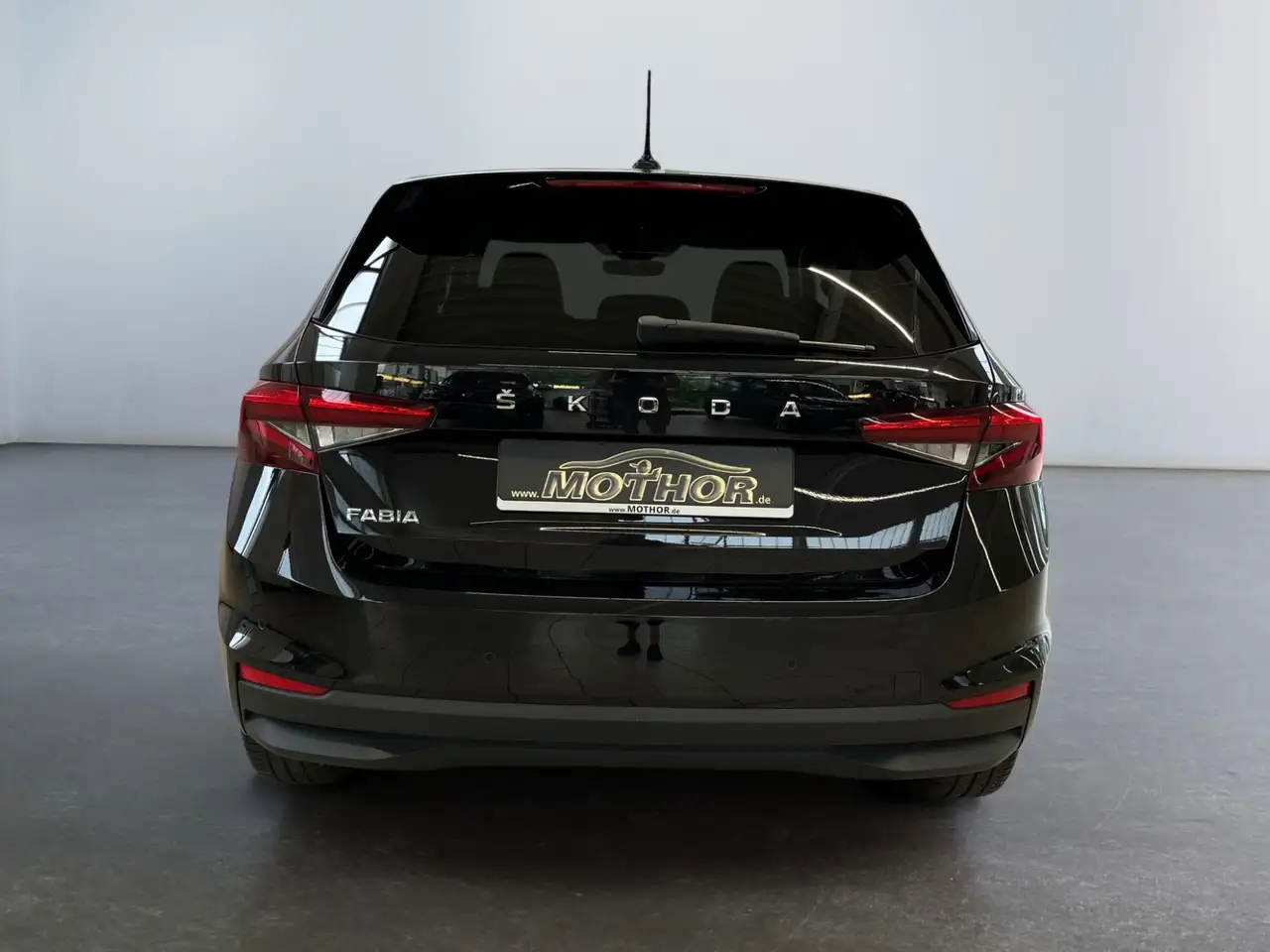 Skoda Fabia Tour 1.0TSI DSG PDC LED Berganfahrassistent — Galerie du véhicule 7