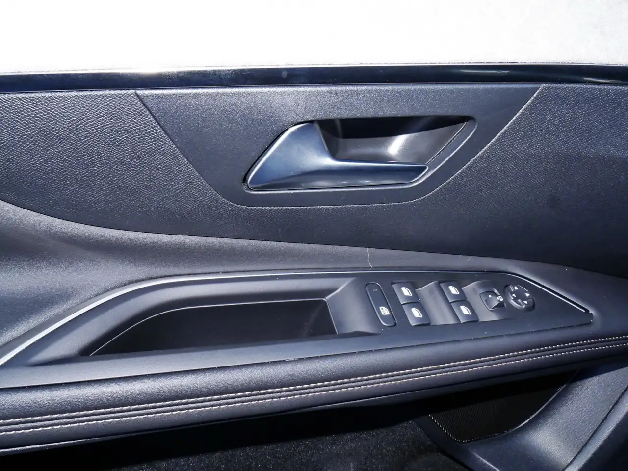 Peugeot 3008 GT 136 Hybrid AHK+Klima+Sitzhzg+Einparkhilf Klima — Galerie du véhicule 10