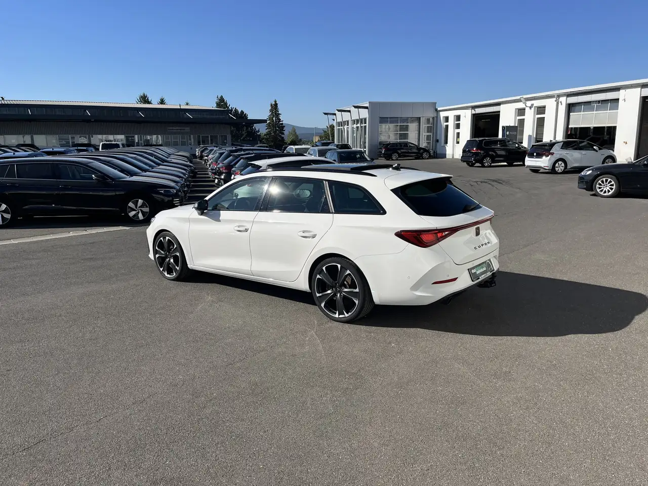 CUPRA Leon SP 2.0 TSI DSG VZ 179€ m.20% Anz. AHK PANO Navi — Galería del vehículo 11