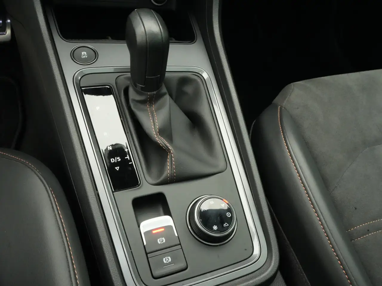 CUPRA Ateca VZ 4Drive ACC AHK NAVI DCC KAM 360° LED — Vehicle gallery 19
