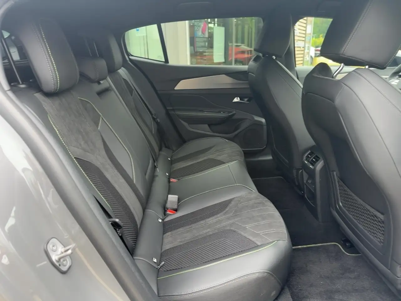 Peugeot 408 Plug-In Hybrid 225 GT*8-fach*NAVI*360°-Kamera* — معرض صور السيارة 12