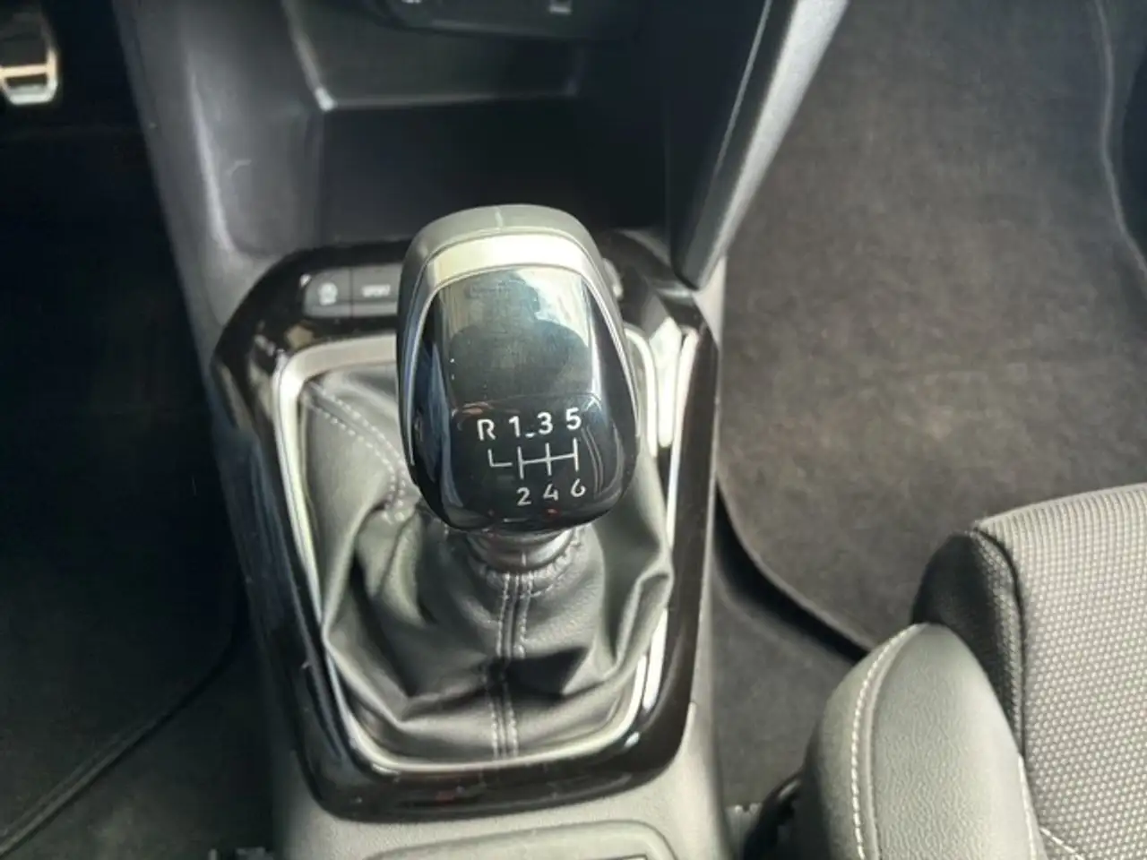Opel Corsa 1.2 Direct Injection Turbo GS — Galerie du véhicule 15
