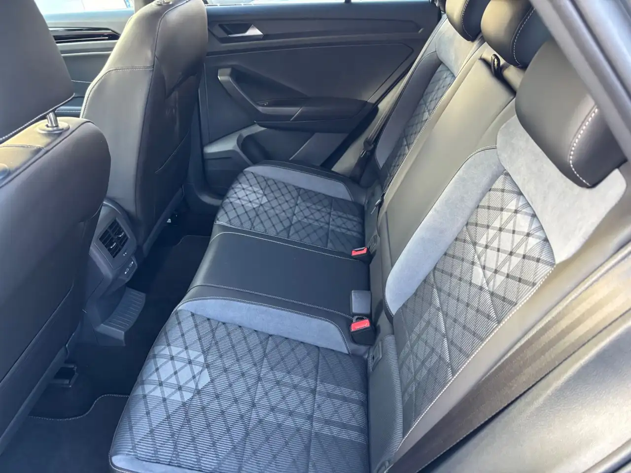 Volkswagen T-Roc 1.5 TSI DSG R-Line,Kamera,ParkAssist,Keyle — Galerie du véhicule 9
