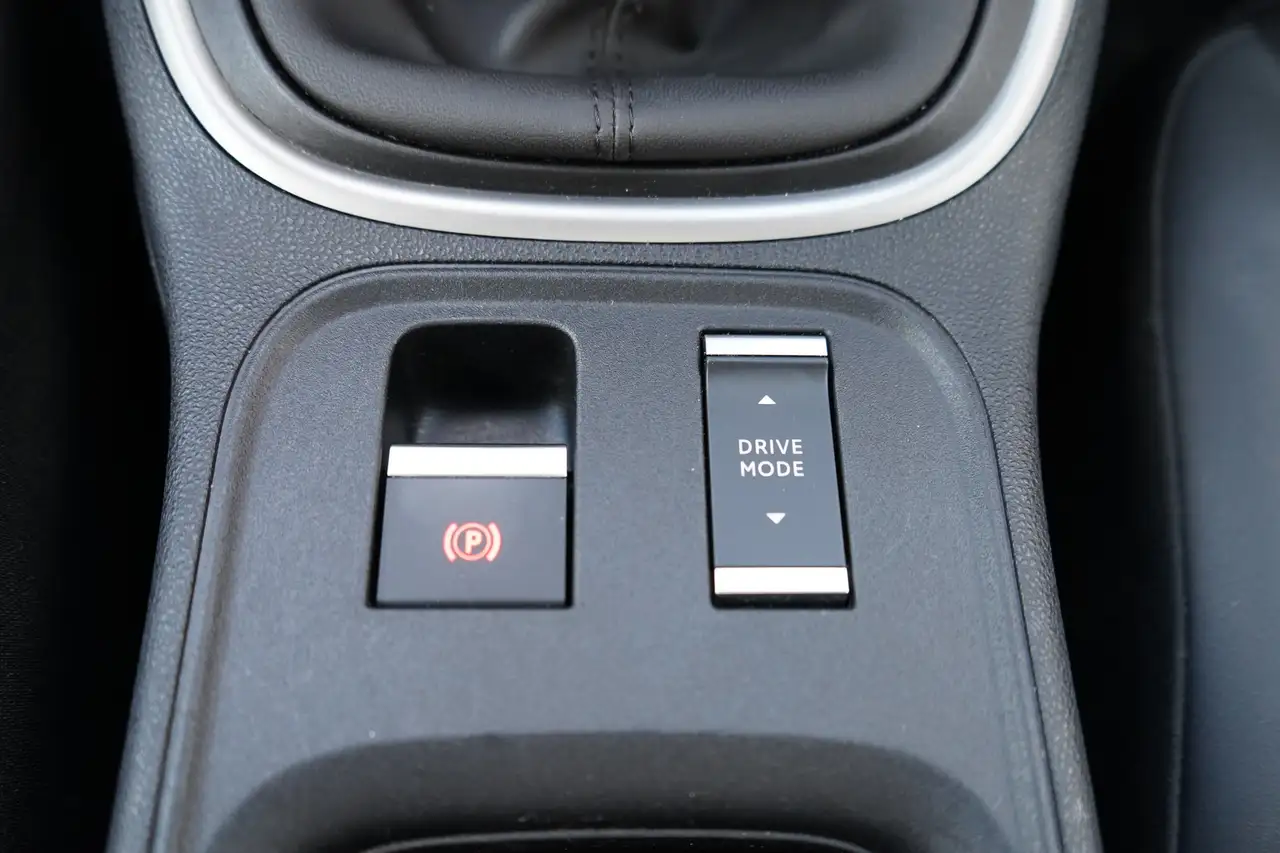 Jeep Avenger 1.2 Altitude LED Navi ACC el. Heckklappe — Vehicle gallery 22