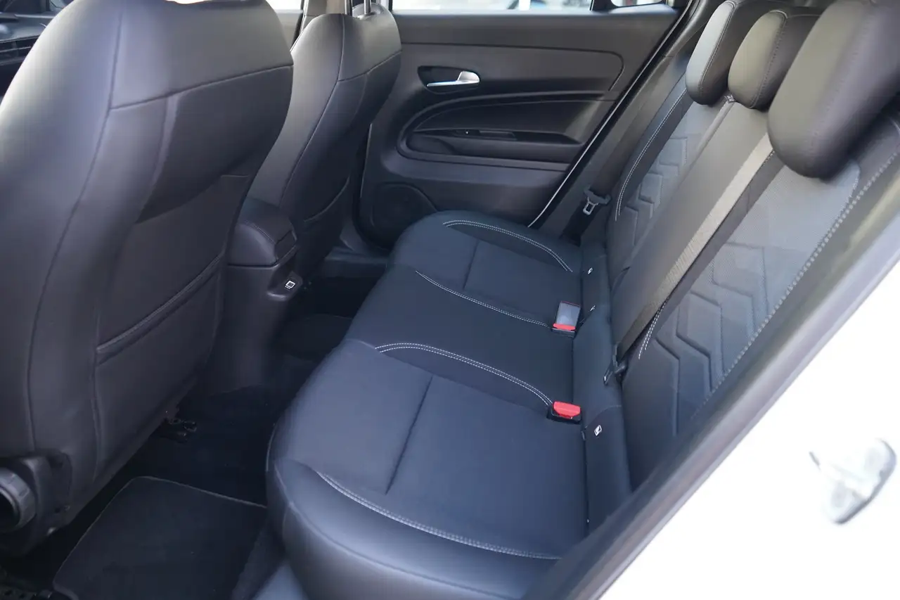 Jeep Avenger 1.2 Altitude LED Navi ACC el. Heckklappe — Vehicle gallery 25