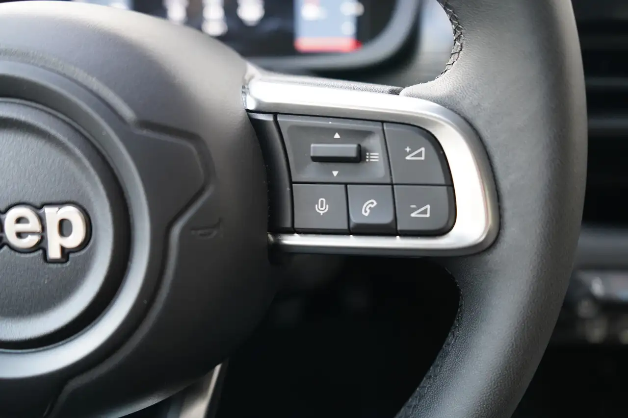 Jeep Avenger 1.2 Altitude LED Navi ACC el. Heckklappe — Vehicle gallery 15