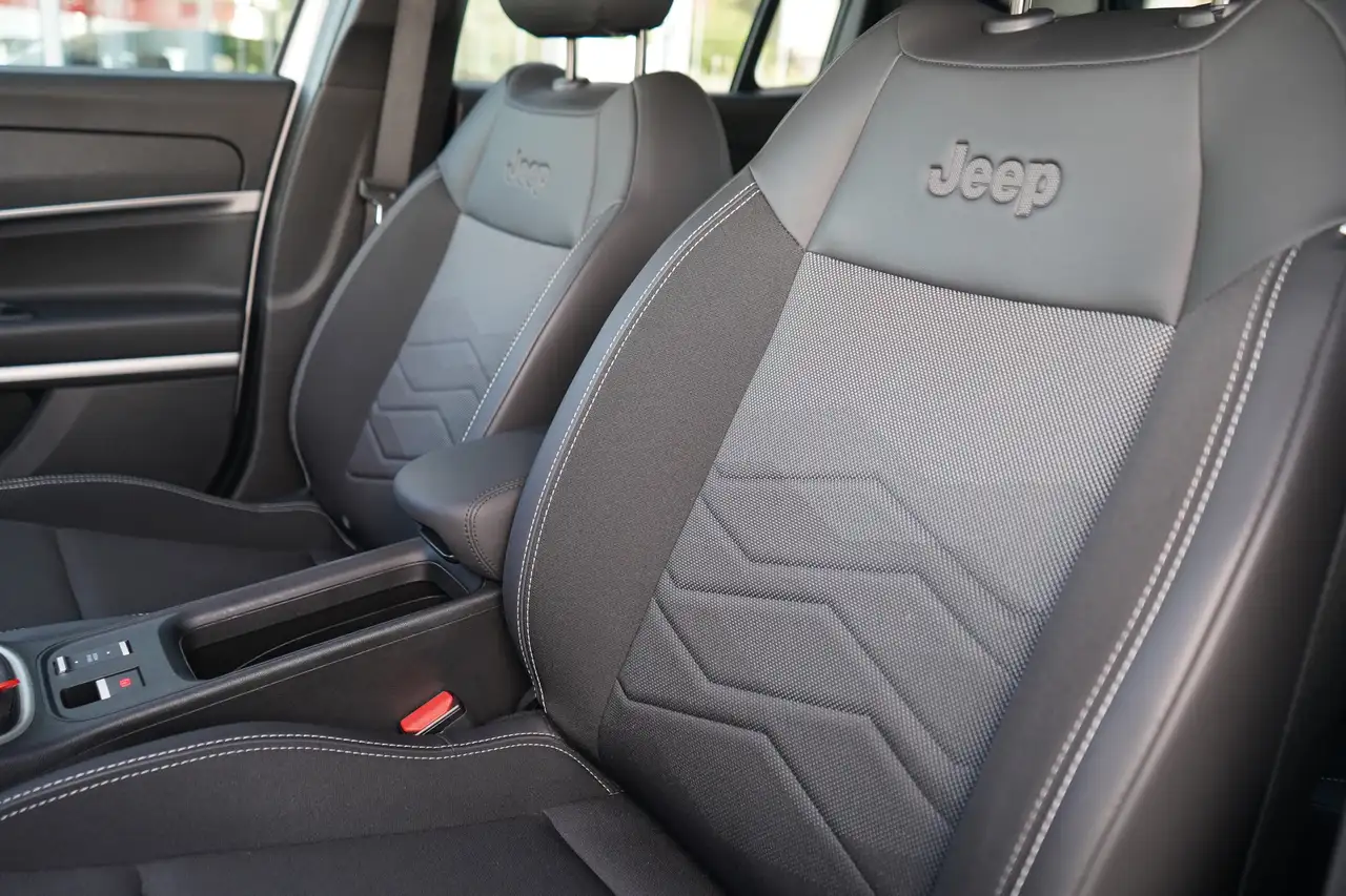 Jeep Avenger 1.2 Altitude LED Navi ACC el. Heckklappe — Vehicle gallery 24