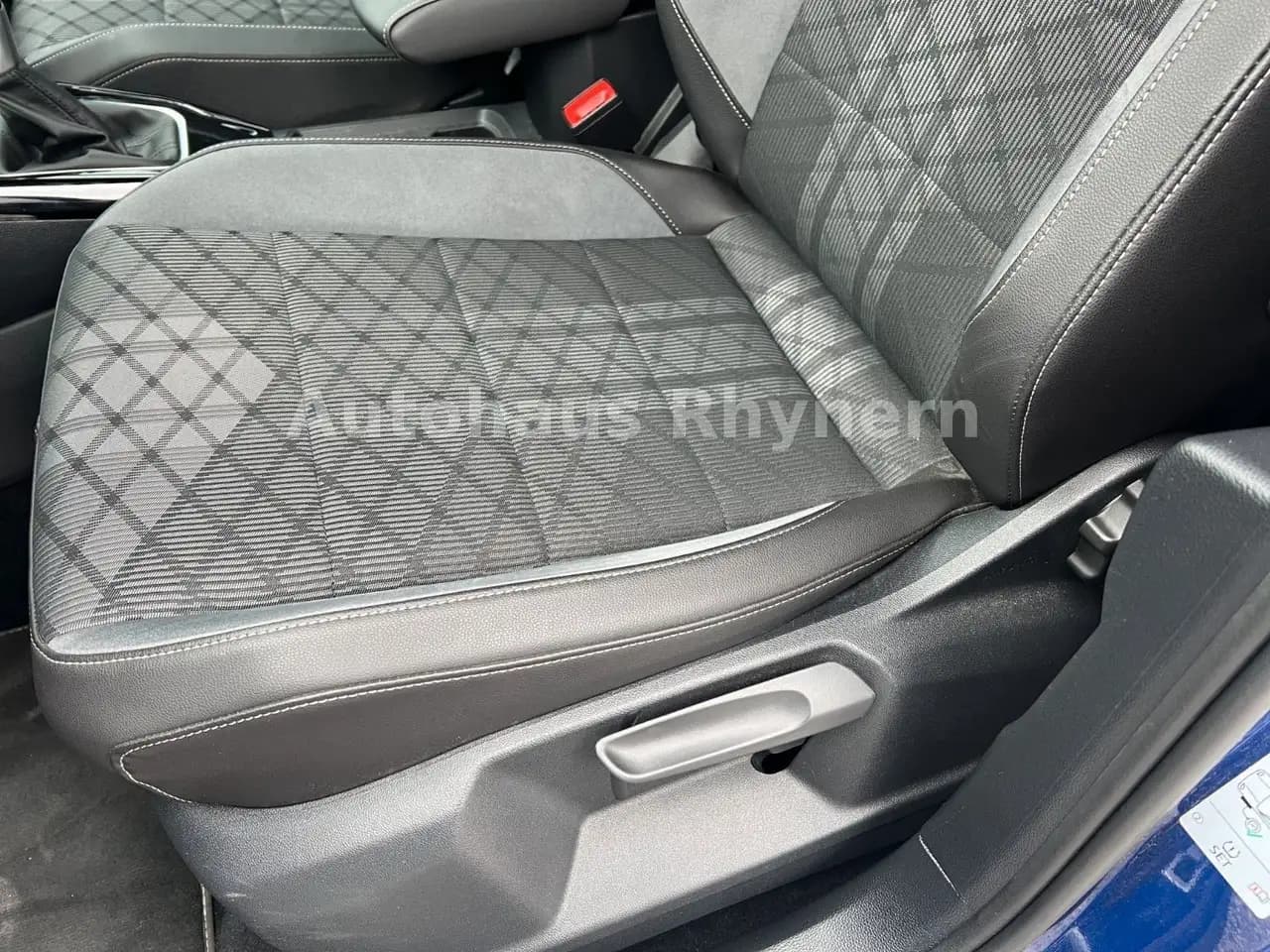 Volkswagen T-Roc 1.5 TSI 110kW DSG R-Line — معرض صور السيارة 23