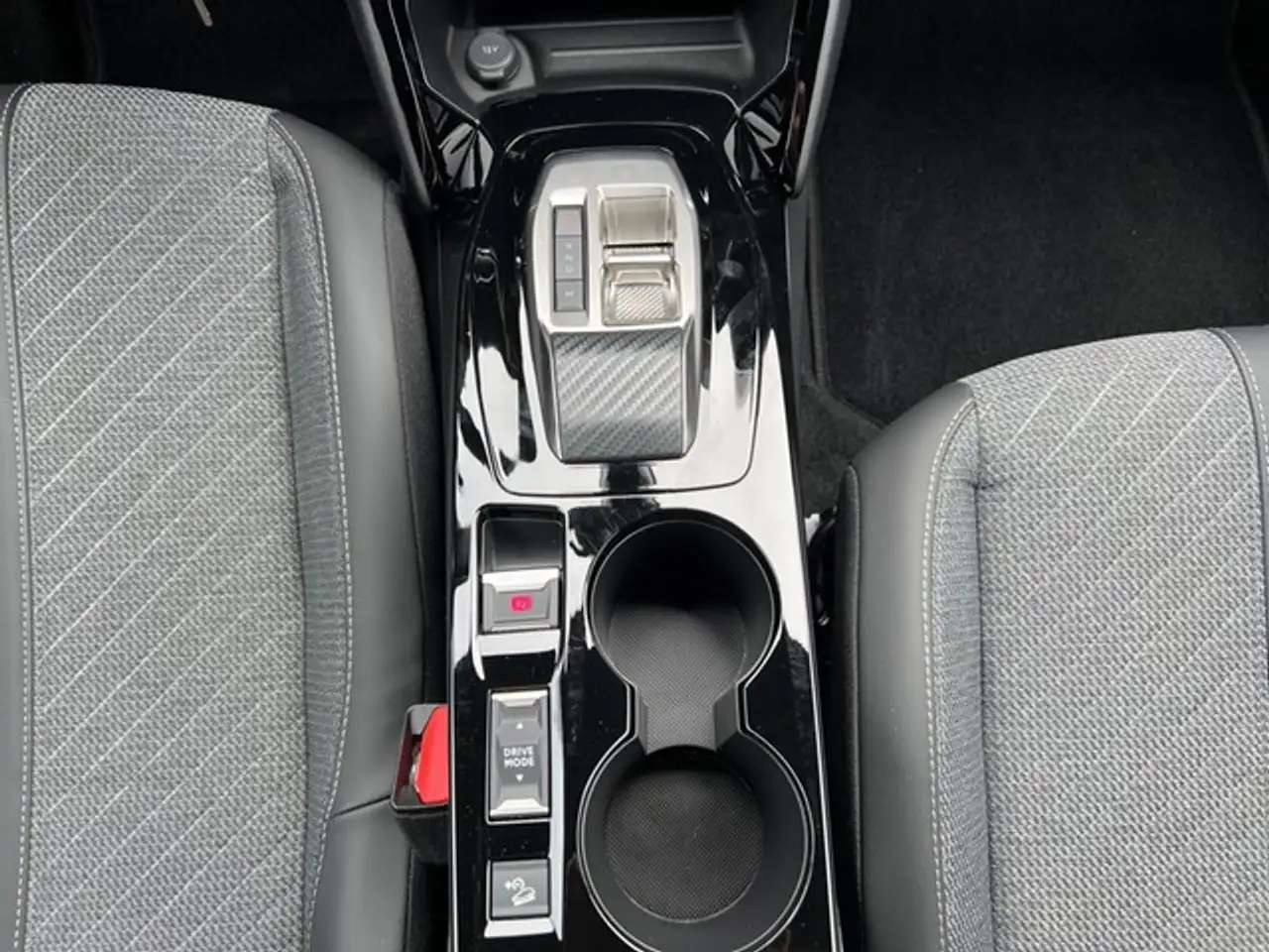 Peugeot 2008 Allure — Vehicle gallery 11