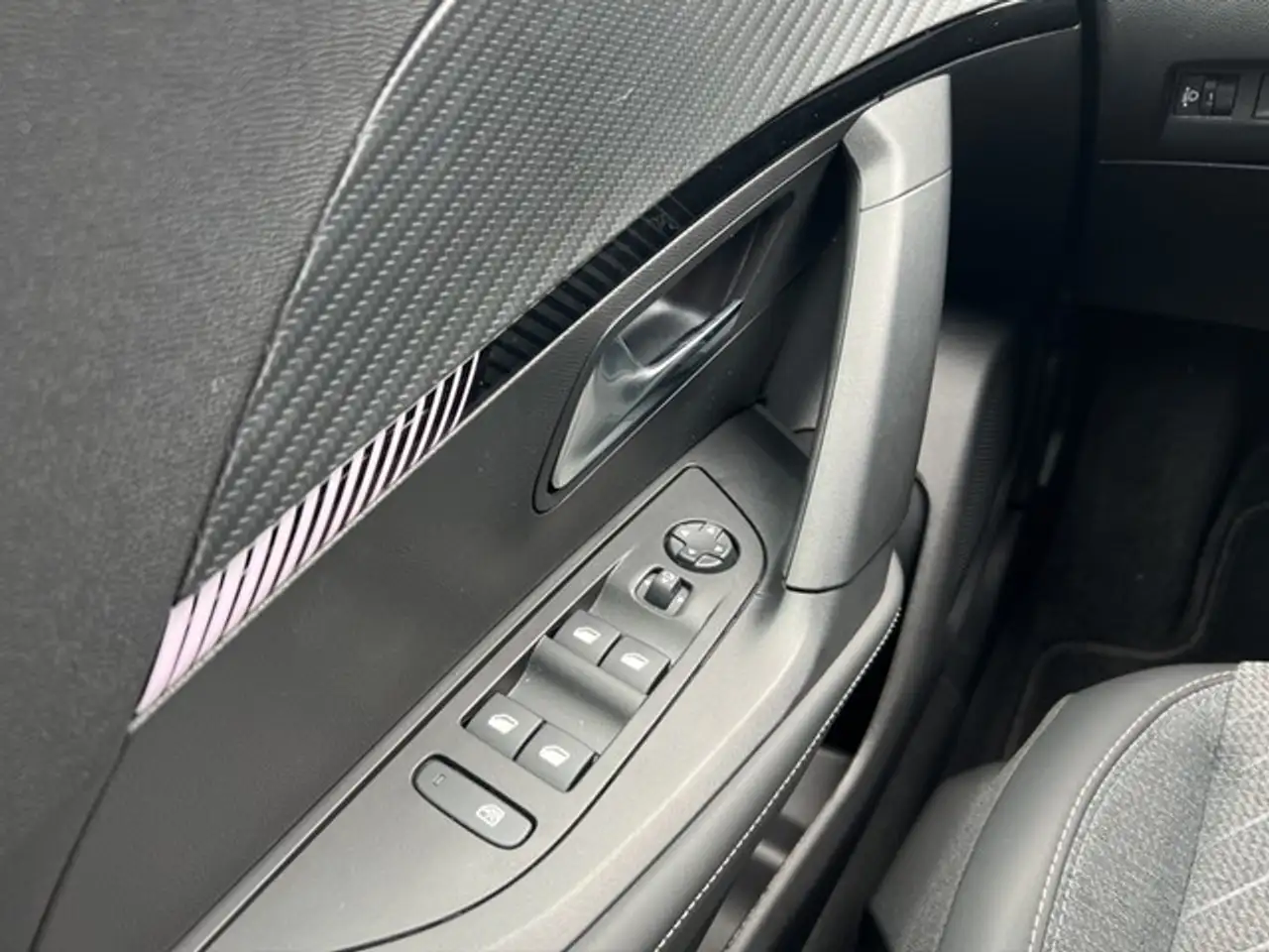 Peugeot 2008 Allure — Vehicle gallery 14