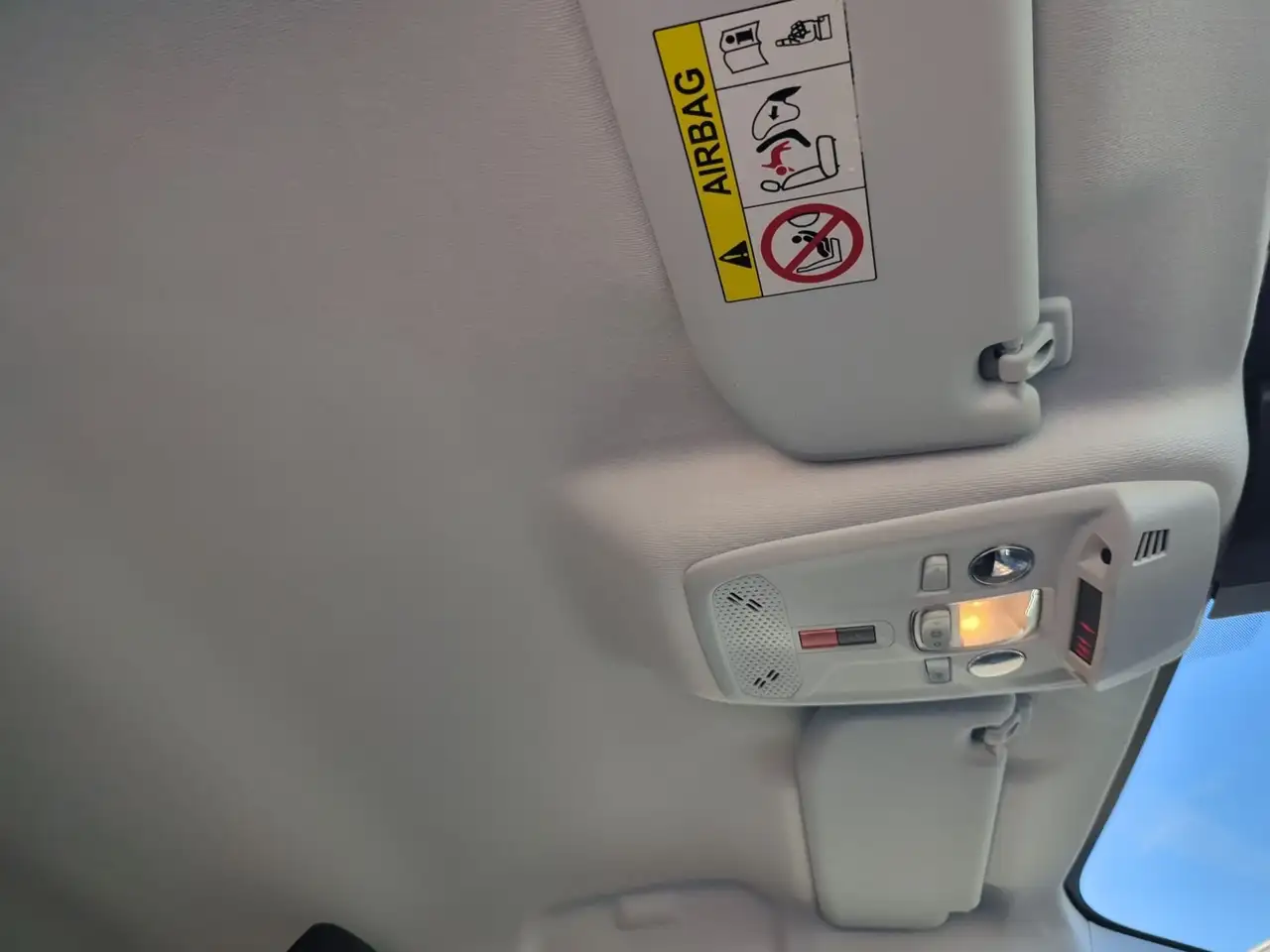 Peugeot 208 HYBRID 100 e-DSC6 Allure KeyLess LED PDC — معرض صور السيارة 16