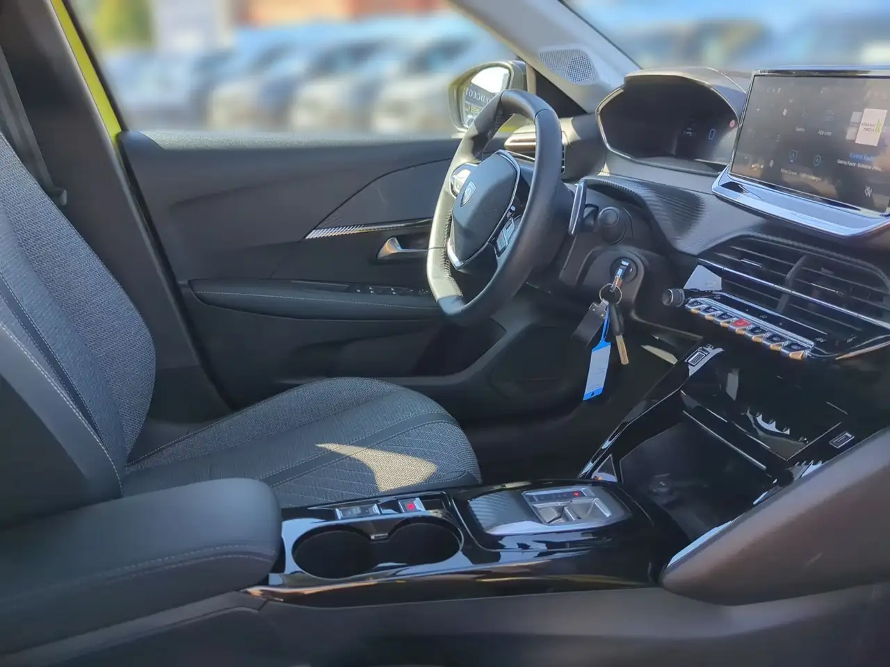 Peugeot 208 HYBRID 100 e-DSC6 Allure KeyLess LED PDC — معرض صور السيارة 15