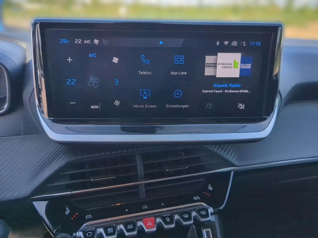 Peugeot 208 HYBRID 100 e-DSC6 Allure KeyLess LED PDC — معرض صور السيارة 6