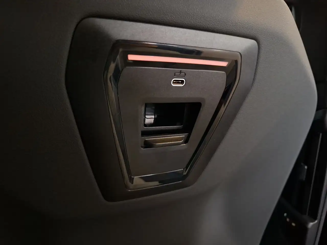 BMW 520 i M Sport|Harman/Kardon|Sitzbelüftung — Vehicle gallery 20