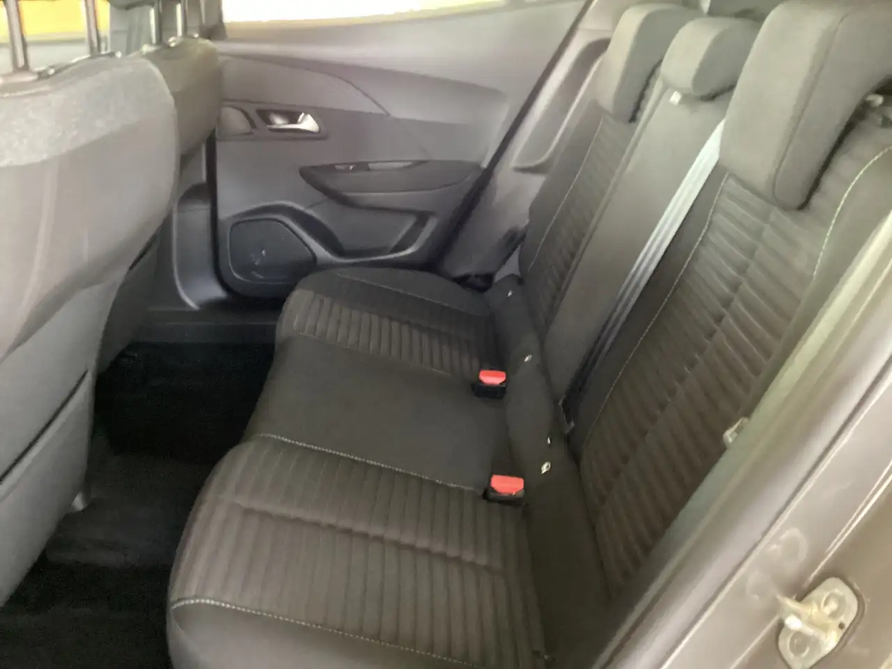 Peugeot 2008 1,2 Hybrid 136 ACTIVE KlimaA+DAB+Bluetooth — Galerie du véhicule 13