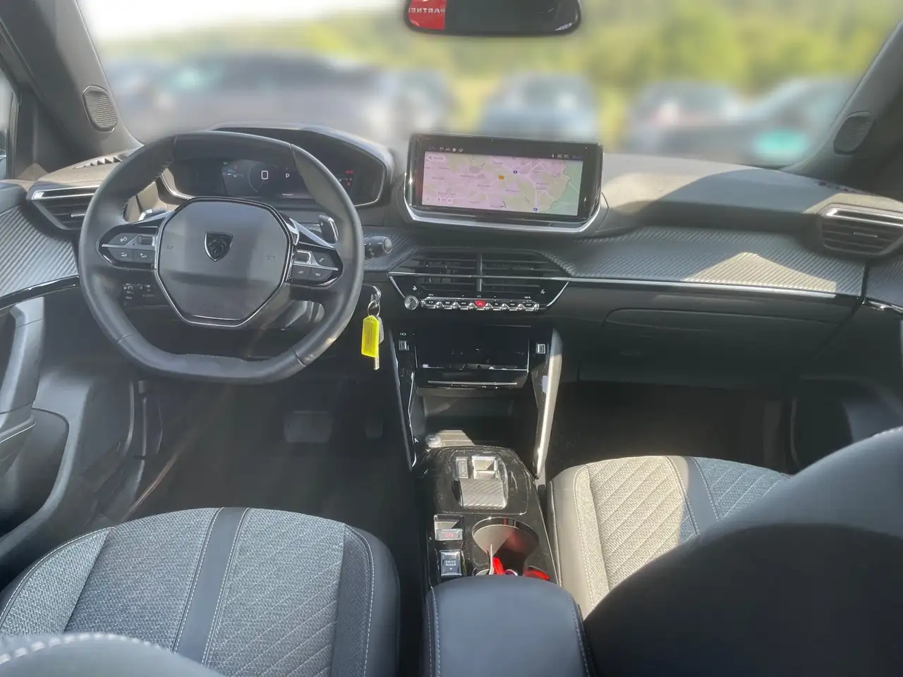 Peugeot 2008 1.2 PureTech 130 Allure LED PDC KlimaA AUT — Vehicle gallery 10