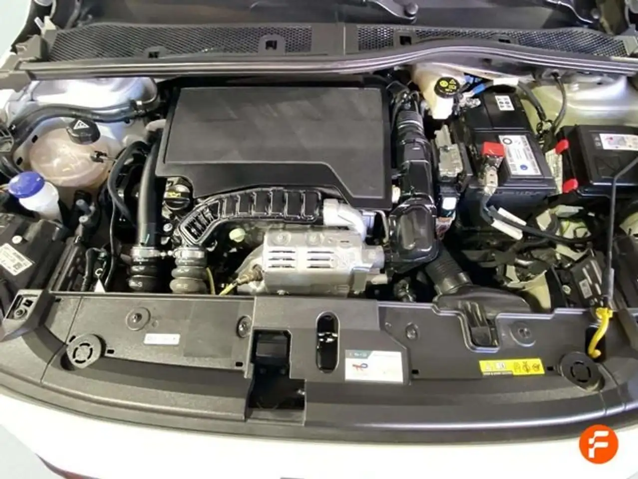 Peugeot 208 GT Puretech 100 — Vehicle gallery 24