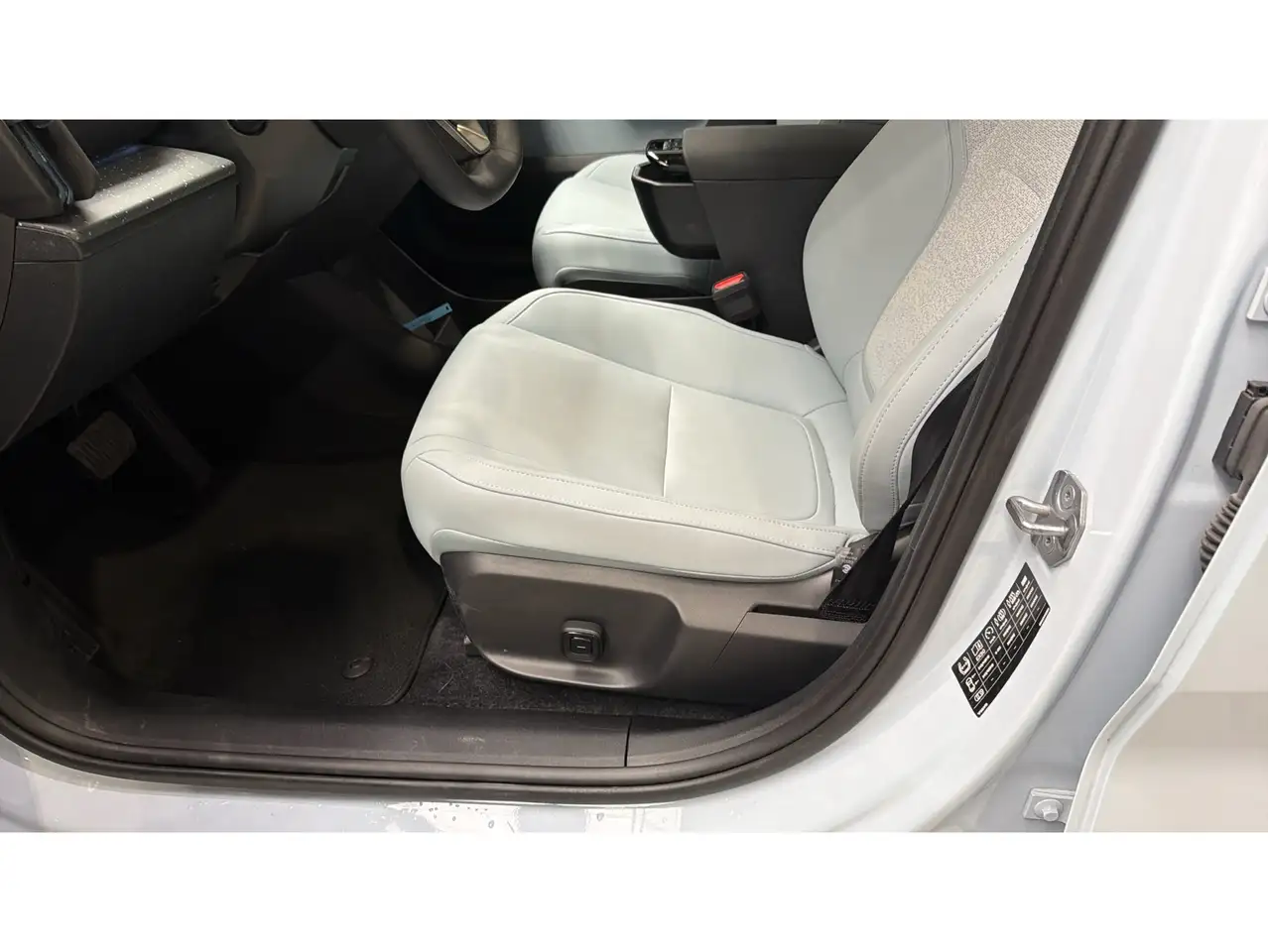 Volvo EX30 Single Extended Range Ultra RWD — Galerie du véhicule 25