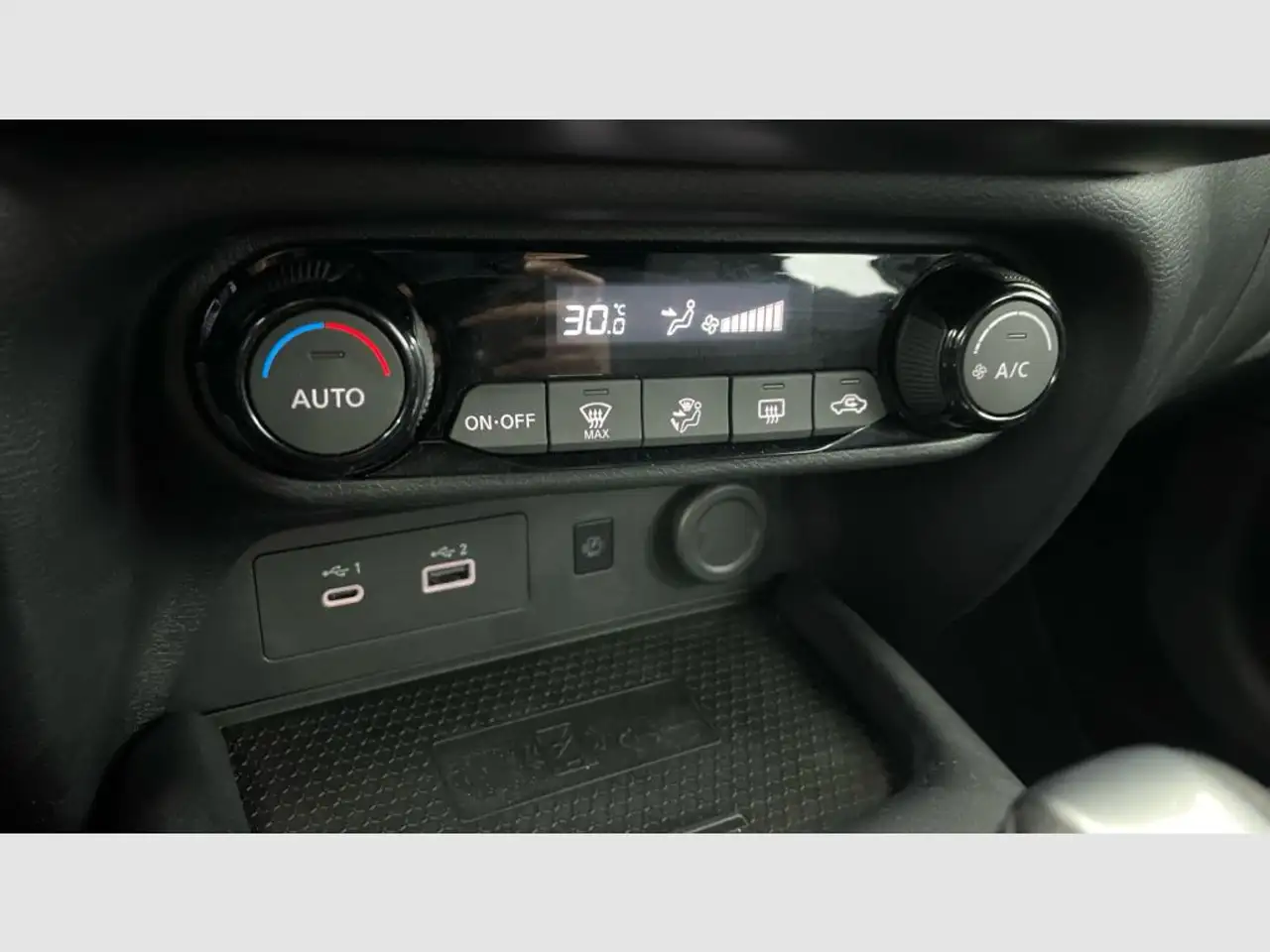 Nissan Juke 1.0 DIG-T N-Connecta 4x2 DCT 7 84kW — Vehicle gallery 18