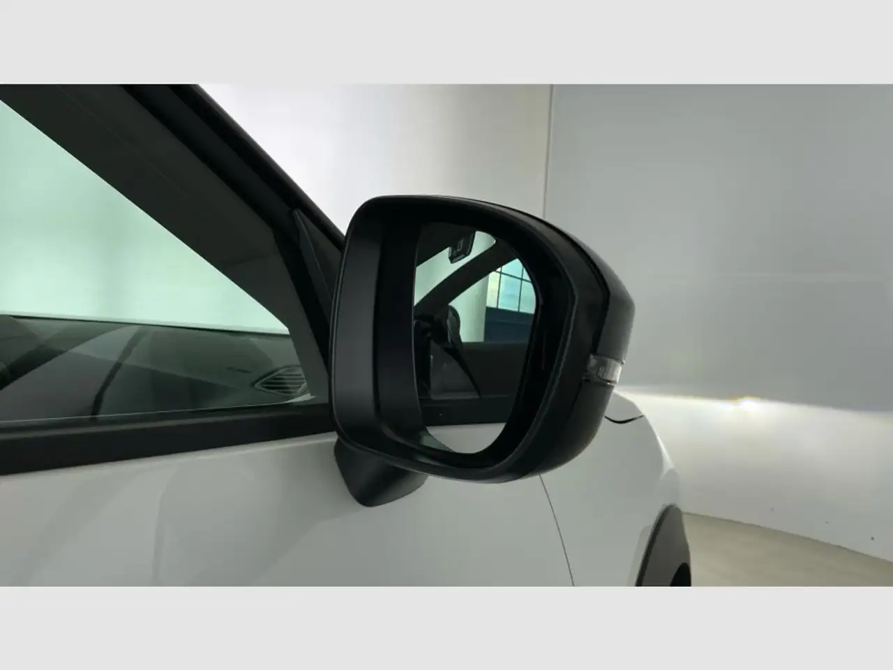 Nissan Juke 1.0 DIG-T N-Connecta 4x2 DCT 7 84kW — Vehicle gallery 39