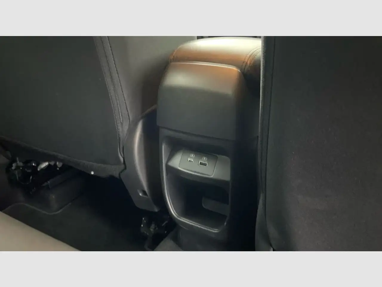 Nissan Juke 1.0 DIG-T N-Connecta 4x2 DCT 7 84kW — Vehicle gallery 37