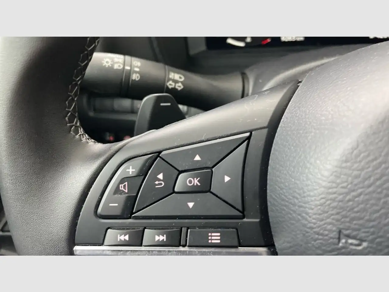 Nissan Juke 1.0 DIG-T N-Connecta 4x2 DCT 7 84kW — Vehicle gallery 25