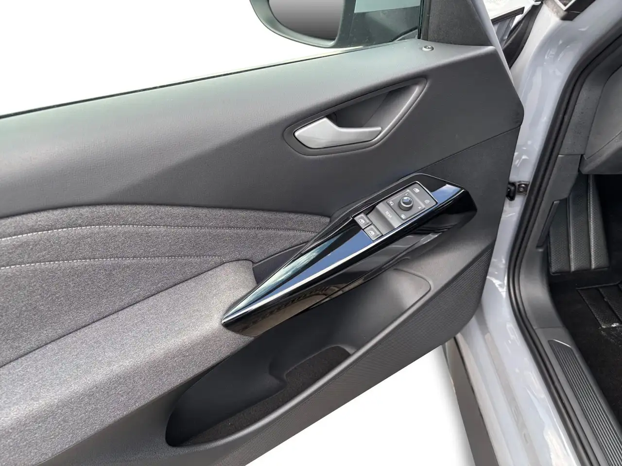 Volkswagen ID.3 150kW Pro LED+APP+ACC+SHZ+DAB+2xPDC+NAV-Vob — Galería del vehículo 15