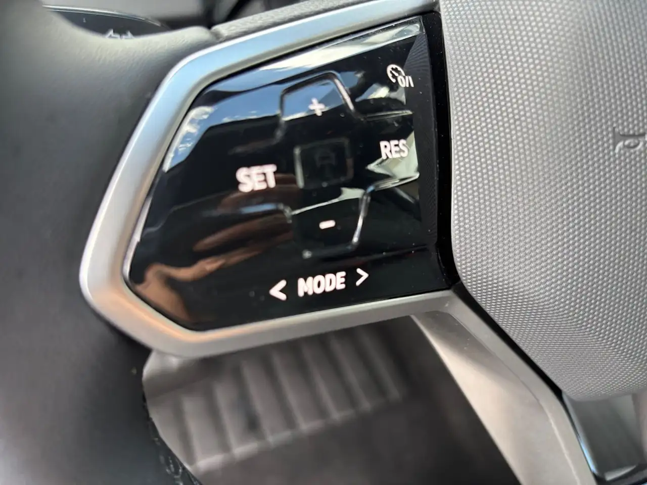 Volkswagen ID.3 150kW Pro LED+APP+ACC+SHZ+DAB+2xPDC+NAV-Vob — Galería del vehículo 17
