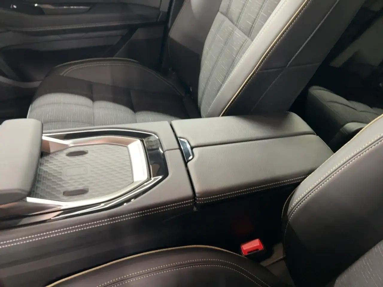 Renault Austral ICONIC E-TECH FULL HYBRIDN 200 SELBSTPARKEND — معرض صور السيارة 17