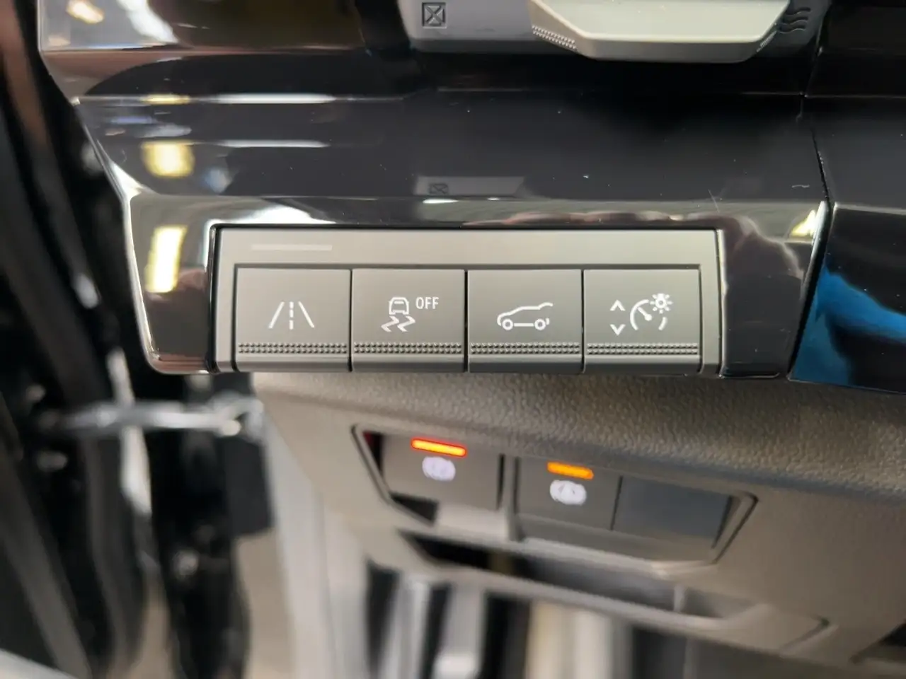 Renault Austral ICONIC E-TECH FULL HYBRID 200 MatrixLED, HarmanKardon — معرض صور السيارة 17