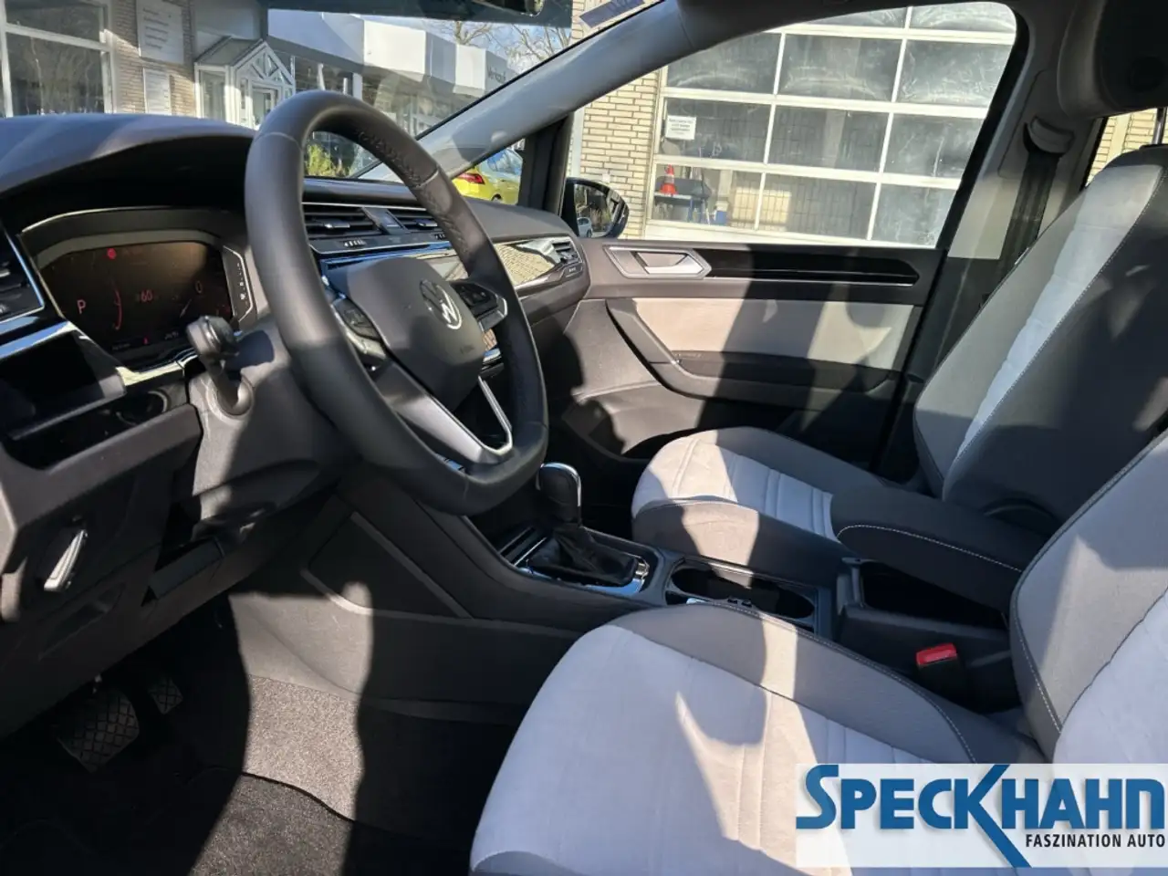 Volkswagen Touran Highline BMT Start-Stopp 1.5 TSI Panorama Navi — معرض صور السيارة 11