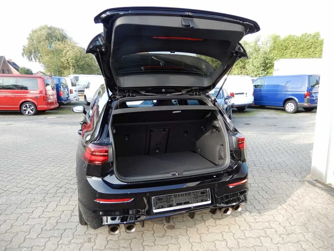Volkswagen Golf VIII 2.0 TSI 4Motion DSG R 20 Years — Galerie du véhicule 6
