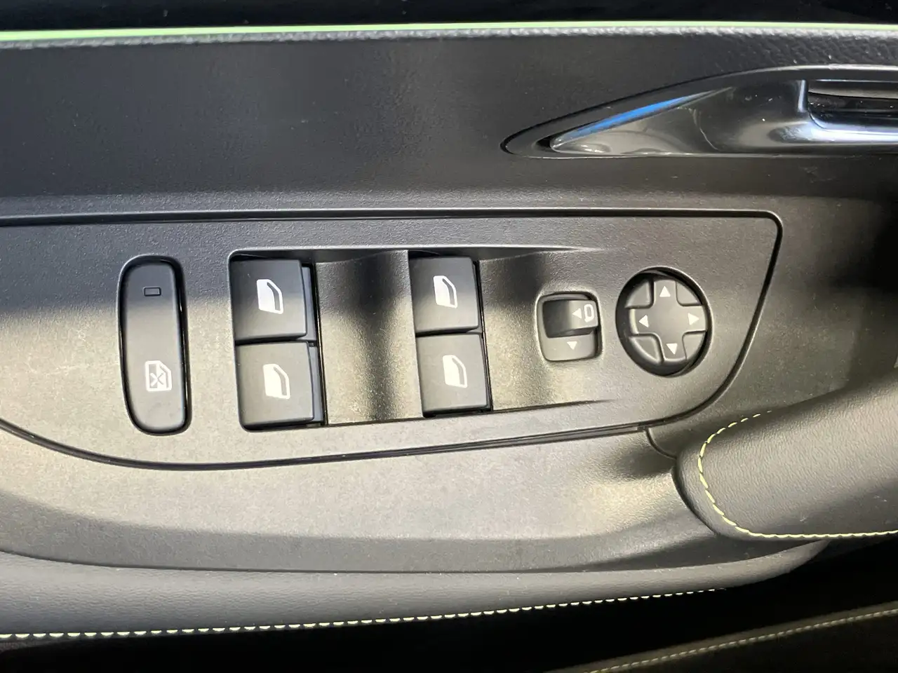 Peugeot 2008 1.2 PureTech 130 GT ACC*Alcantara*LED*Navi — معرض صور السيارة 14