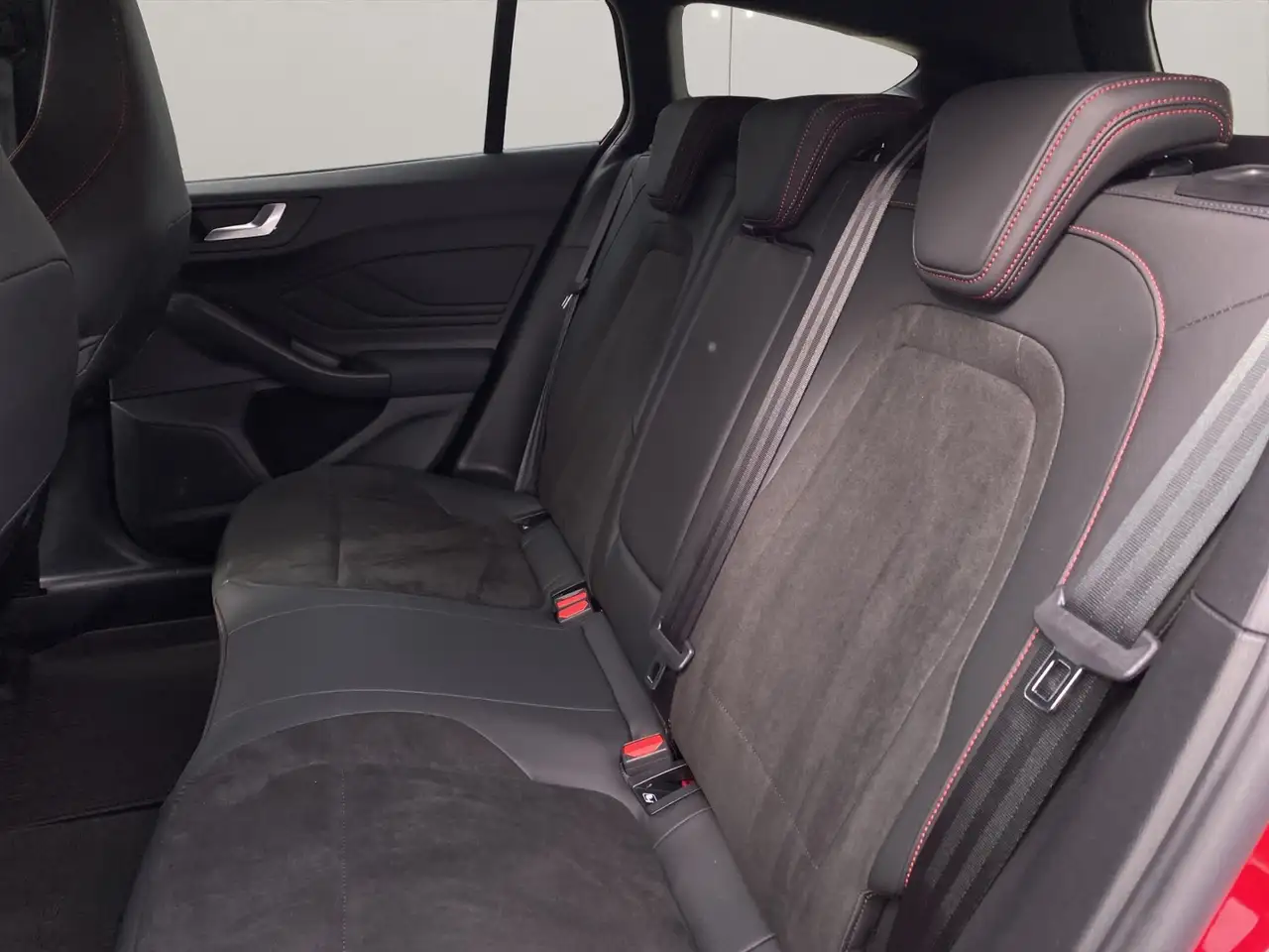 Ford Focus ST 2.3 EcoBoost X — Galería del vehículo 10