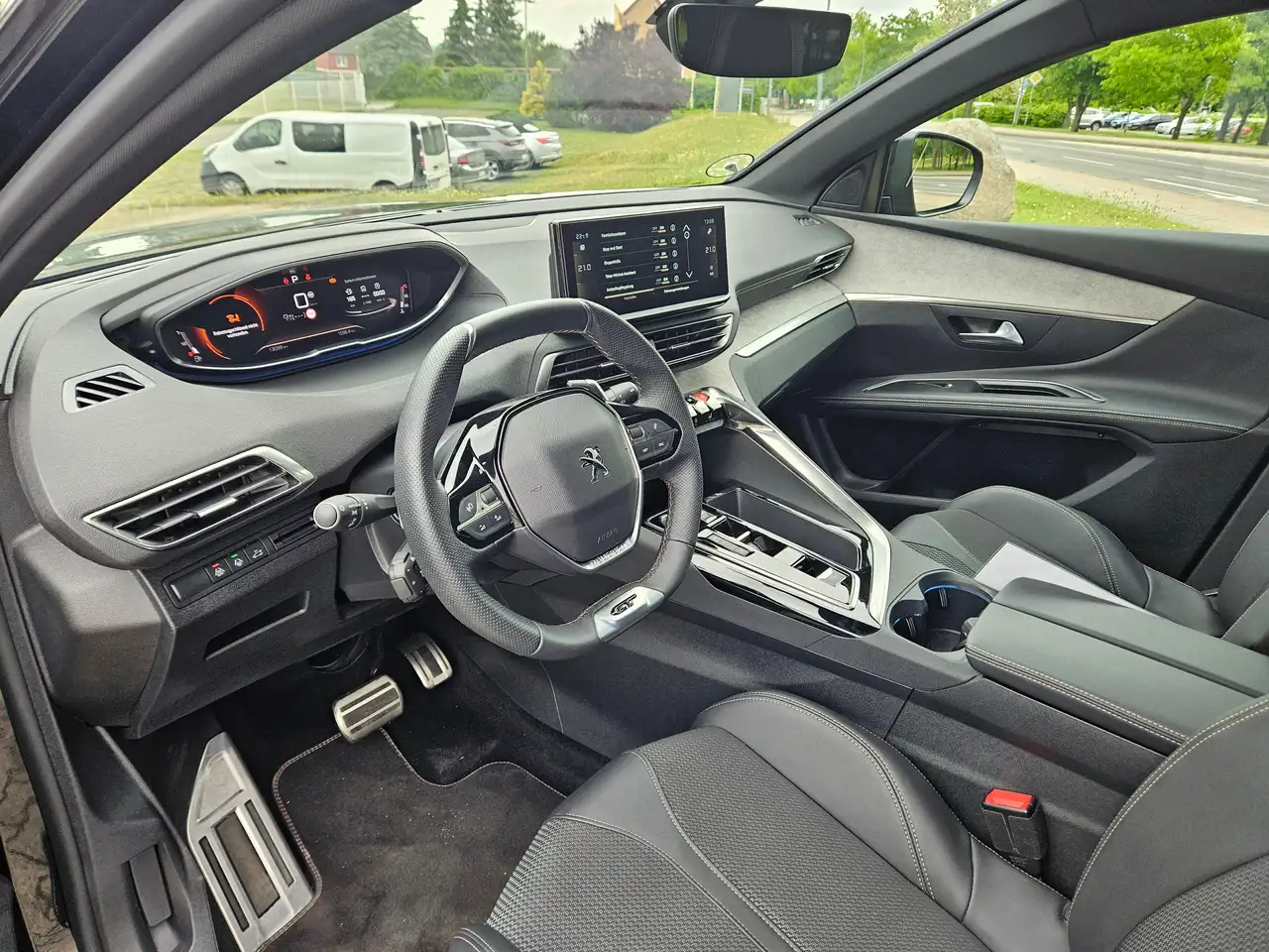 Peugeot 5008 GT AT NAVI Full-LED 7-Sitzer el.Heckkl. BlackPaket — معرض صور السيارة 18