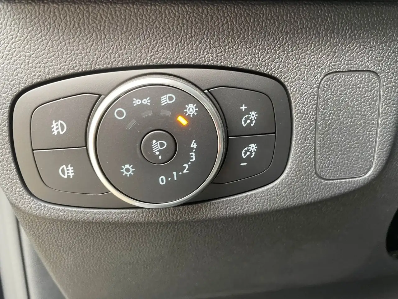 Ford Focus Turnier Titanium 125PS*AHK*SHZ*RFK*LM — معرض صور السيارة 15