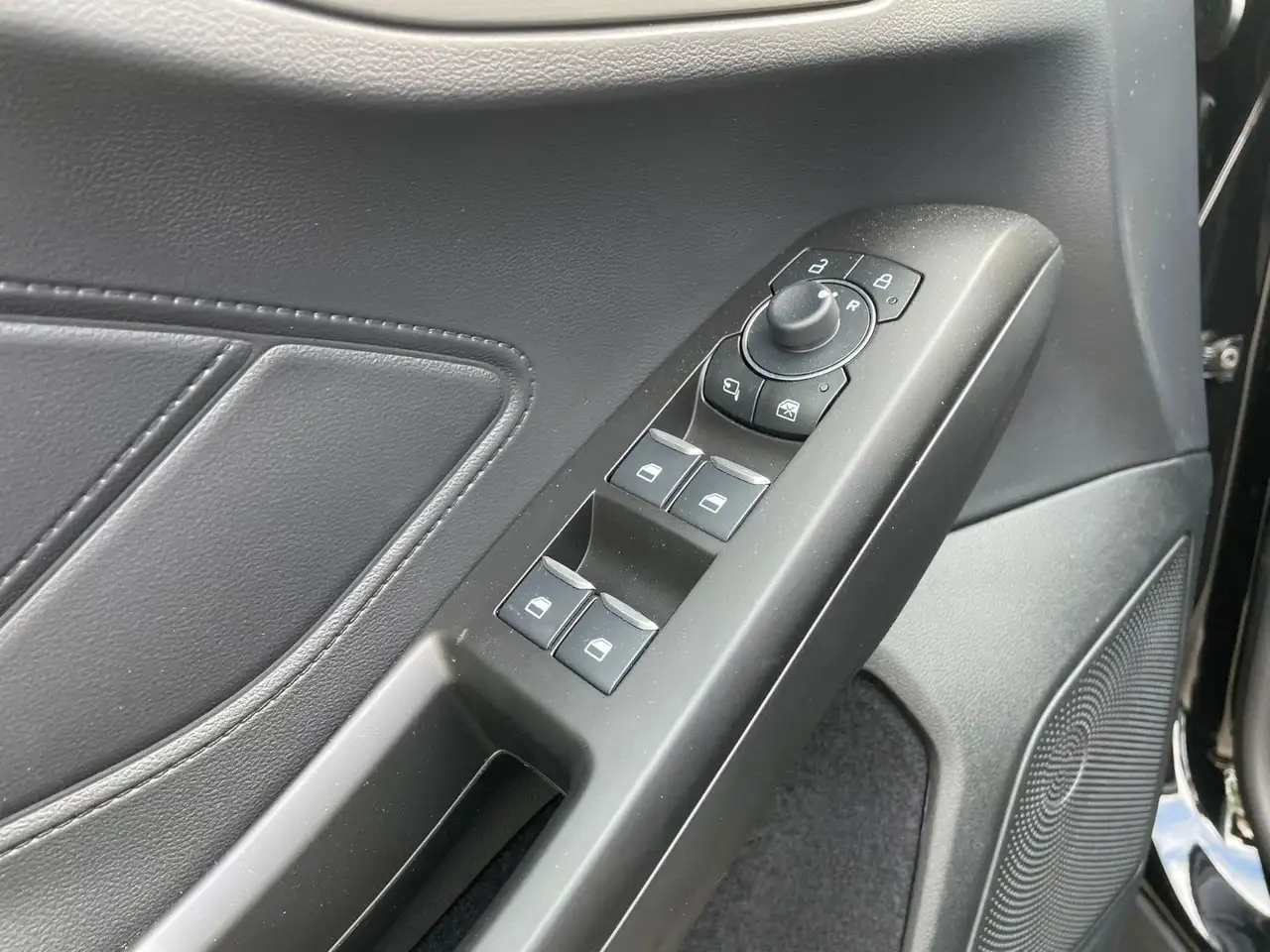 Ford Focus Turnier Titanium 125PS*AHK*SHZ*RFK*LM — معرض صور السيارة 14